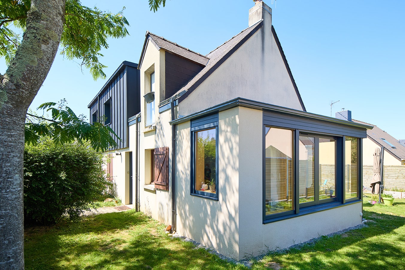 Extension Toit Plat Sur Maison Traditionnelle Extension toit plat sur maison traditionnelle - salon - PADIOU